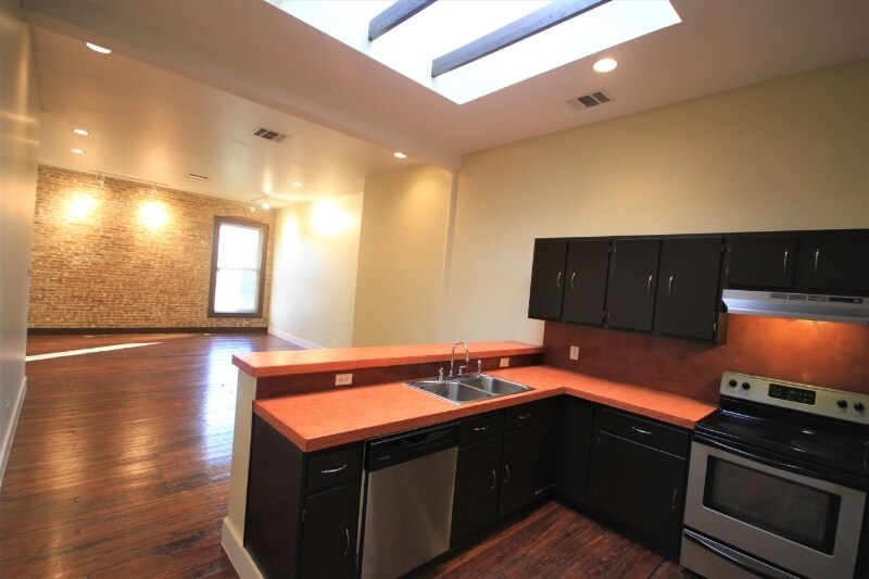 Foto principal - 319 S Flores St