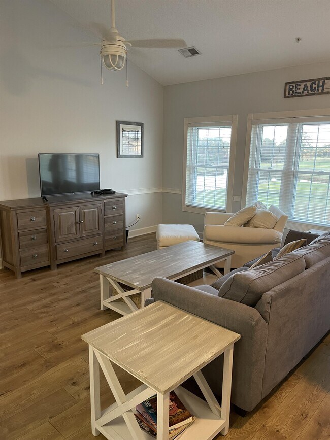 Foto del edificio - 4811 Orchid Way