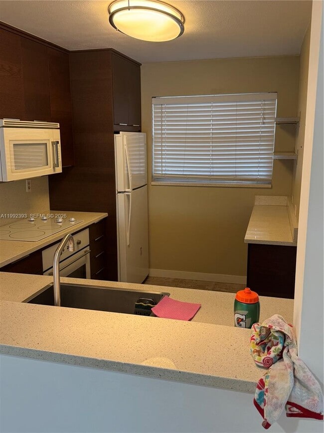 Building Photo - 1811 Sabal Palm Dr