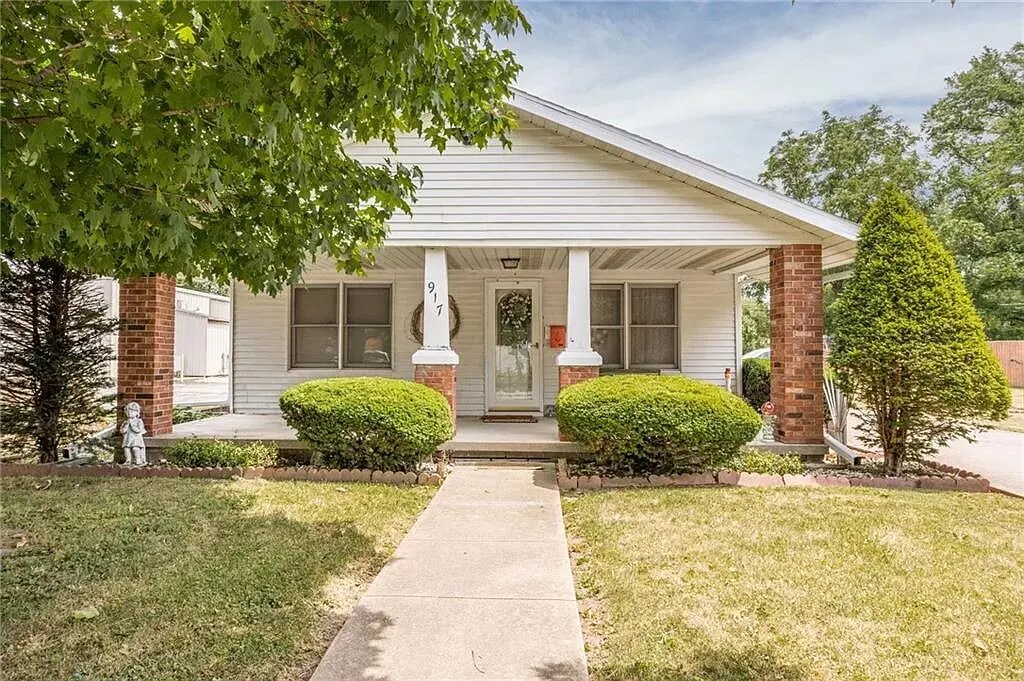 917 N Anderson St, Elwood, IN 46036 House Rental in Elwood, IN