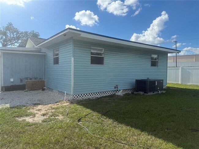 Building Photo - 3823 N Garrison St