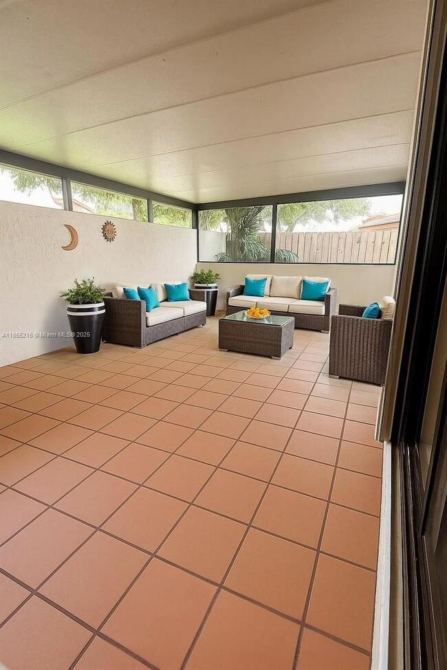 Foto del edificio - 18130 NW 66th Ct