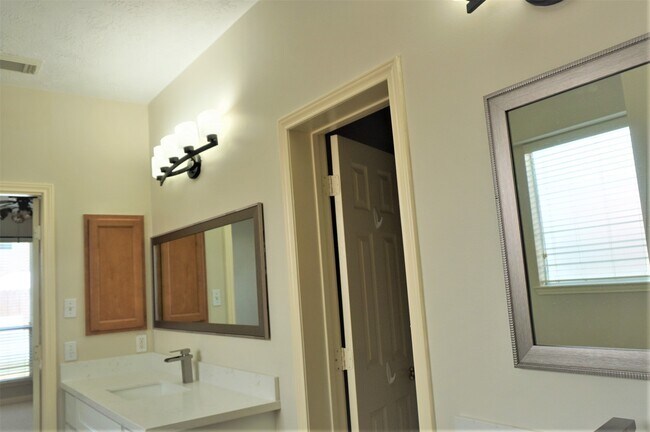 Foto del edificio - 8123 Buffalo Springs Ct