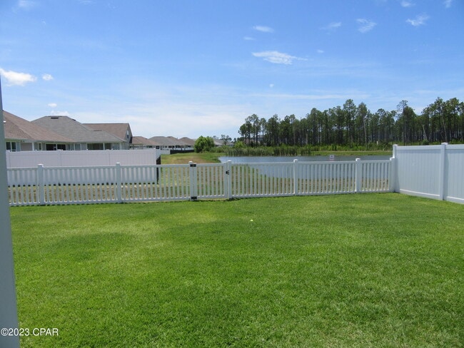 Foto del edificio - 404 Warren Bayou Ln.