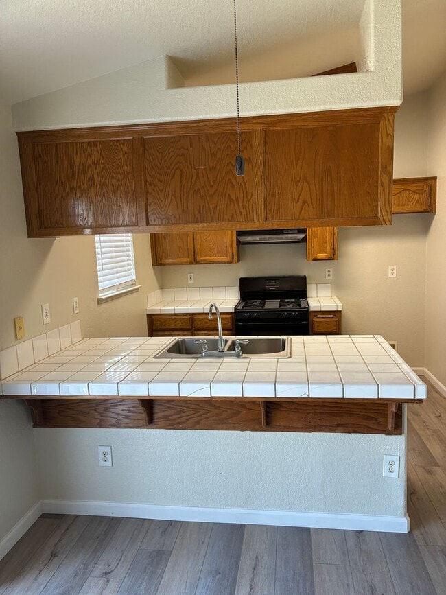 Building Photo - 3 Bedroom 2 Bath Home
