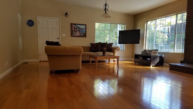 Foto del edificio - 10350 Johanna Ave