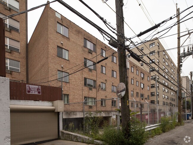 Building Photo - 5820 N Sheridan Rd
