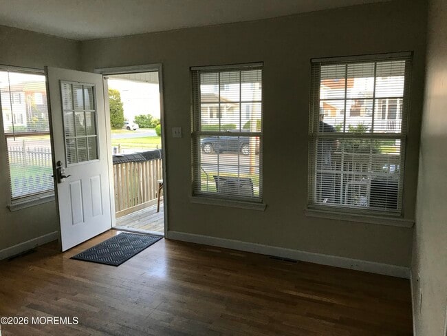 Building Photo - 112a 18th Ave