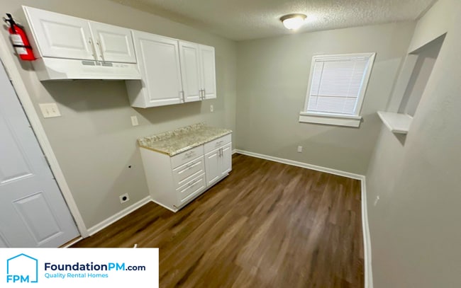 Building Photo - 4495 Beacon Hls Dr