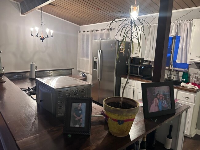 Building Photo - 233 Natoma Ave