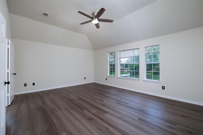 Foto del edificio - 6902 Woodland Oaks