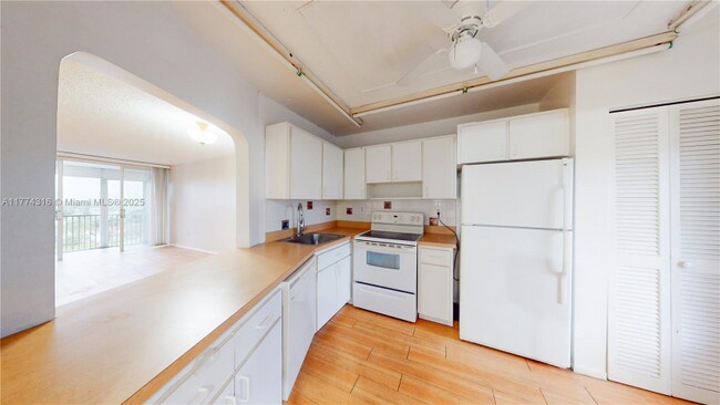 Foto del edificio - 1780 NE 191st St