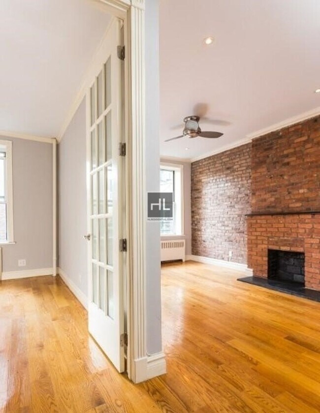 Building Photo - Hudson Street