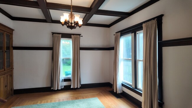 Building Photo - Spacious 4-Bed Home with Updated Kitchen, Deck & Fenced Yard in Cincinnati