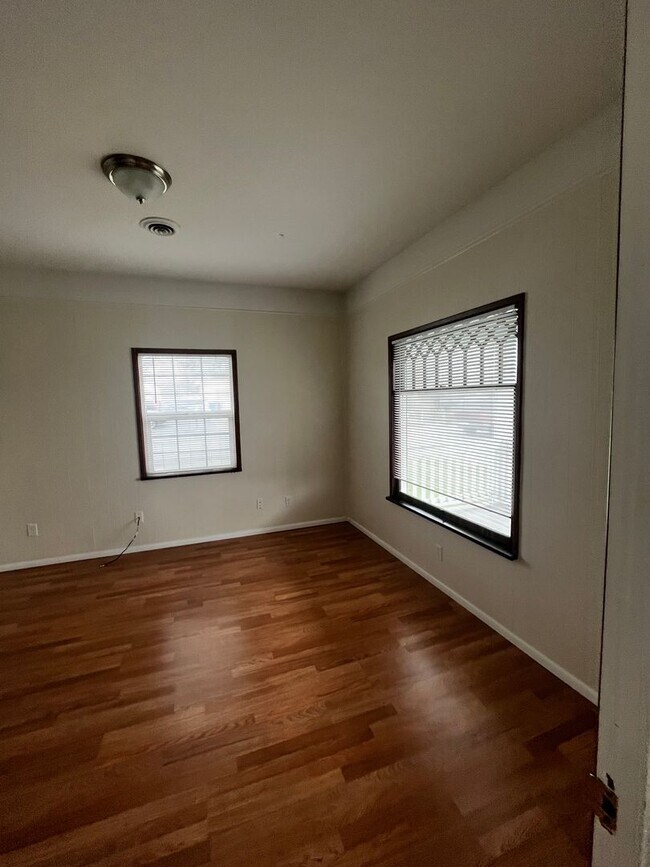 Foto del edificio - **OFFERING $100 MOVE IN CREDIT**Cute 2 Bed...