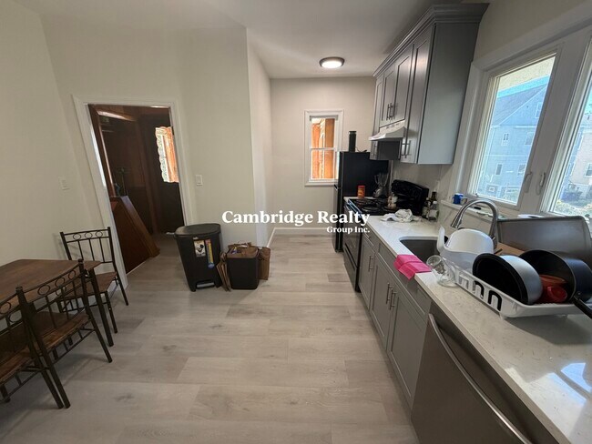 Building Photo - 100 W Adams St