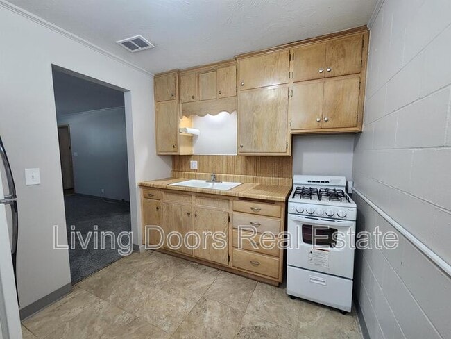 Building Photo - 849 S 45th St