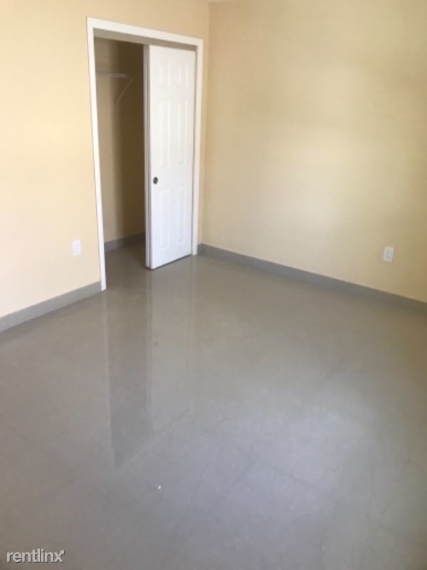 Building Photo - 3 br, 2 bath Apartment - 2010 NW 17th Street