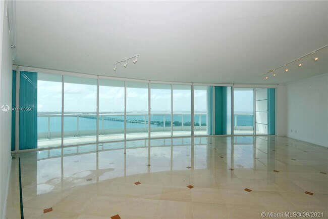 Building Photo - 2127 Brickell Ave