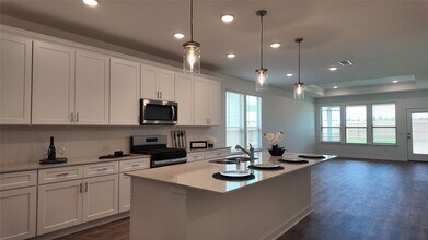 Building Photo - 15645 Maple