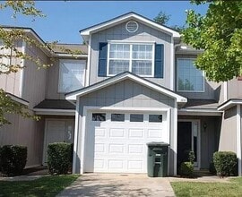 Building Photo - 104 Commons Dr