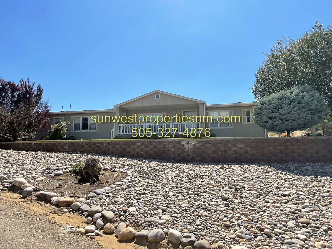 Primary Photo - Charming 4-bedroom, 3.5-bathroom house