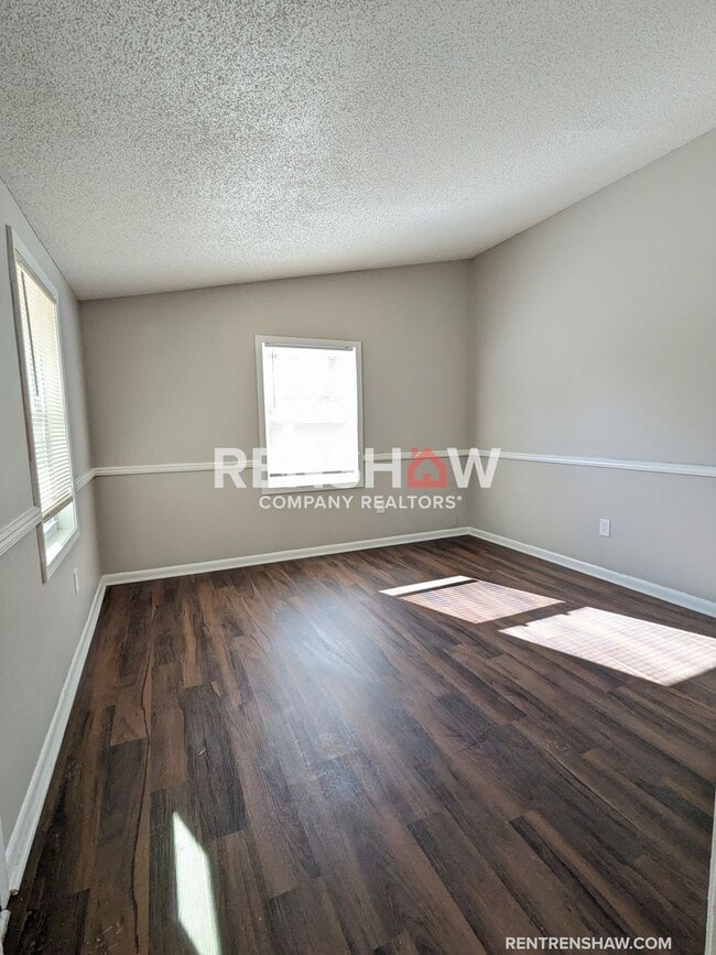 Building Photo - Renovated 3 Bed / 1 Bath - Move in Ready!