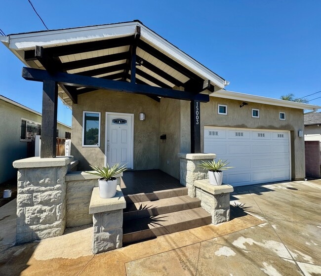 Building Photo - 15003 Van Buren Ave