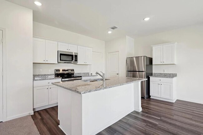 Building Photo - 5730 Roadhouse Dr