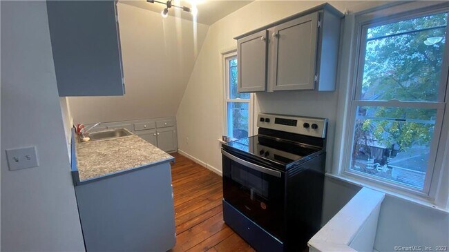 Foto del edificio - 220 Mountain Grove St