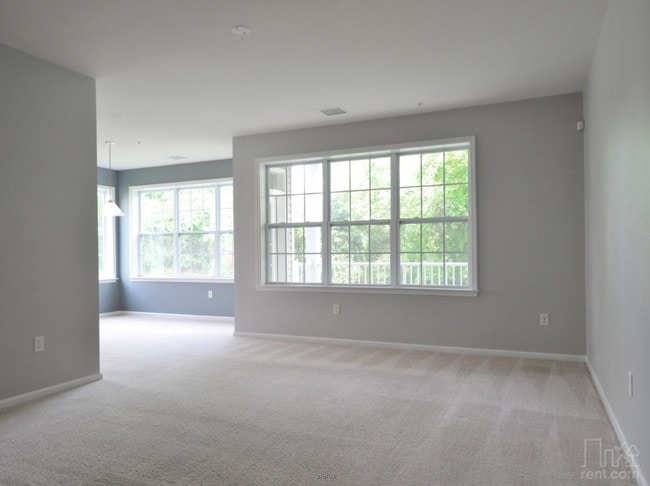 Building Photo - 417 Timberlake Dr