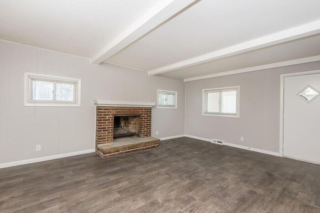 Building Photo - Newly Remodeled Ranch Style Home