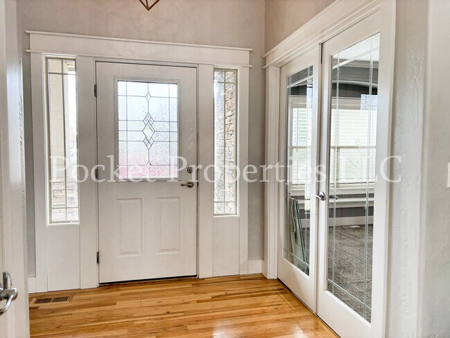 Foto del edificio - 874 E Forest Ridge Ct