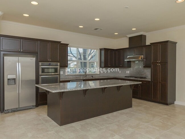 Foto del edificio - Desirable 4 Bedrooms + Bonus, 4.5 Baths, Gale Ranch in San Ramon!