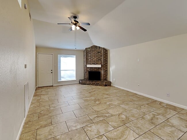 Foto del edificio - 19607 Lake Hollow Ln