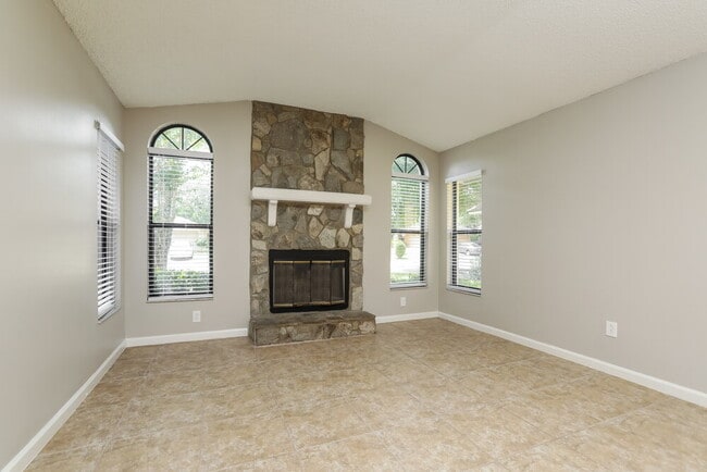 Building Photo - 336 Alba Ln
