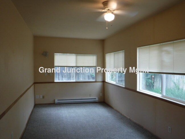 Foto del edificio - Cute 3 bedroom house.  Well maintained.