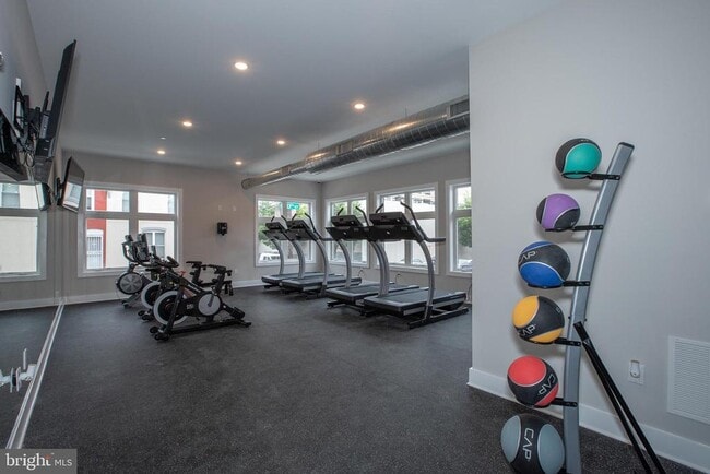 Building Photo - 2940 W Thompson St