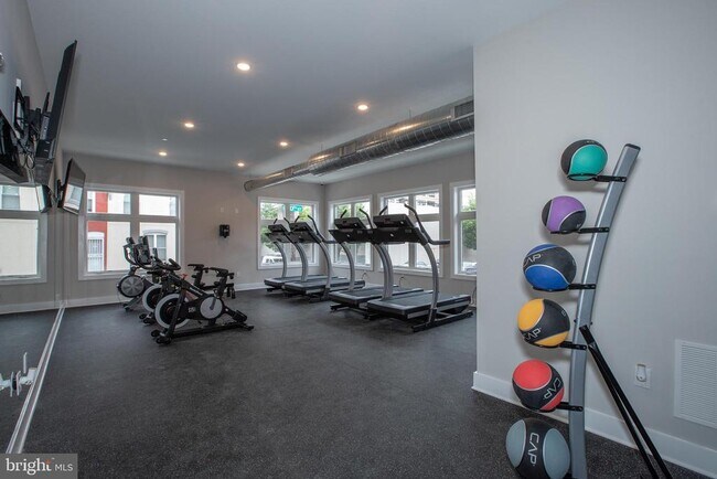 Building Photo - 2940 W Thompson St