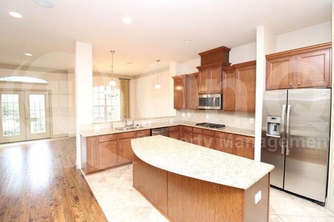Building Photo - 652 Rockingham Dr