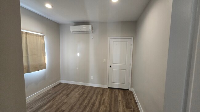 Foto del edificio - 1236 W 22nd St