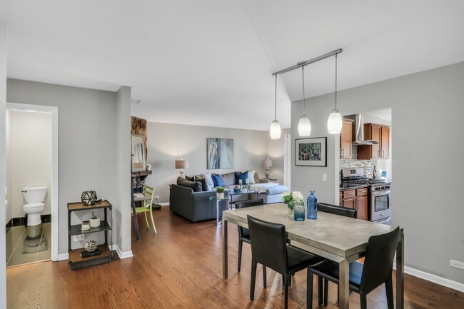 Foto del edificio - 215 Coventry Cir