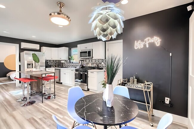 Foto del edificio - 1503 E 3rd St