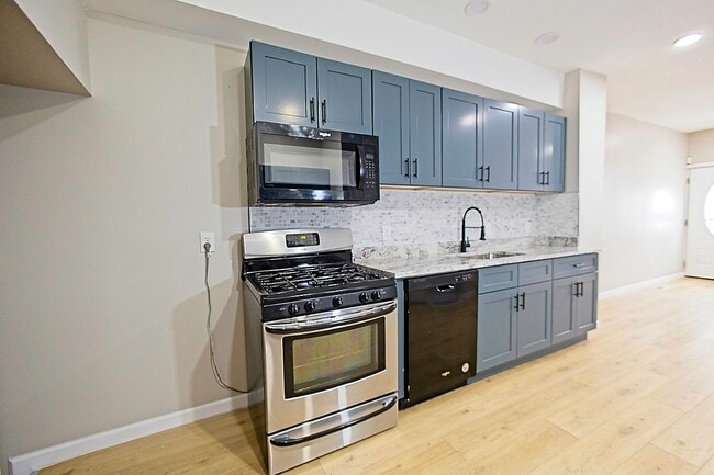 Building Photo - 1961 N Croskey St