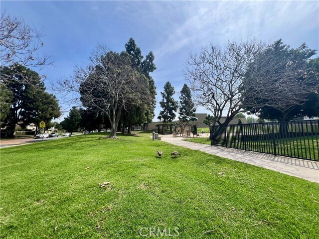 Foto del edificio - 17 Goldenrod