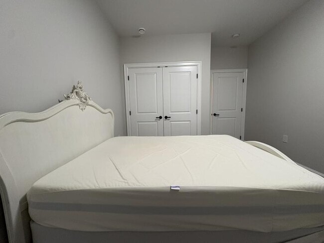 Building Photo - 1 bedroom in Burnaby BC V5J 2G9