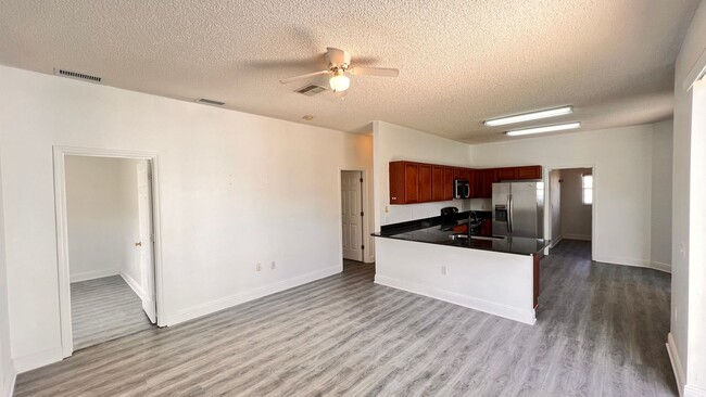 Foto del edificio - Spacious 4-Bedroom Home in Kissimmee!