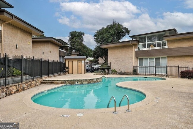 Building Photo - 346 Carpenter Dr NE