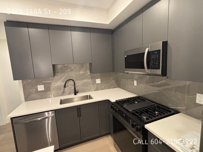 Photo du bâtiment - Brand New Condo in South Surrey