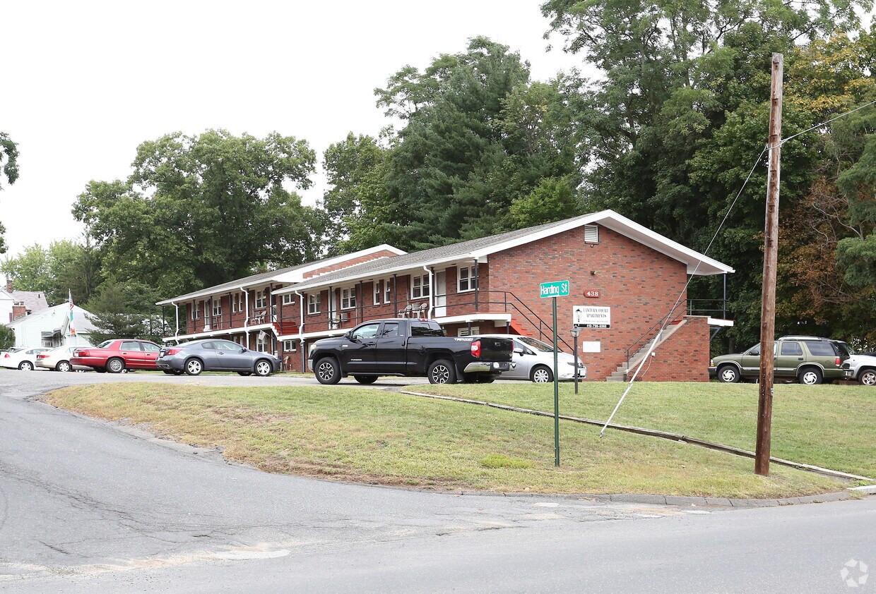 Foto del edificio - 438 Springfield St